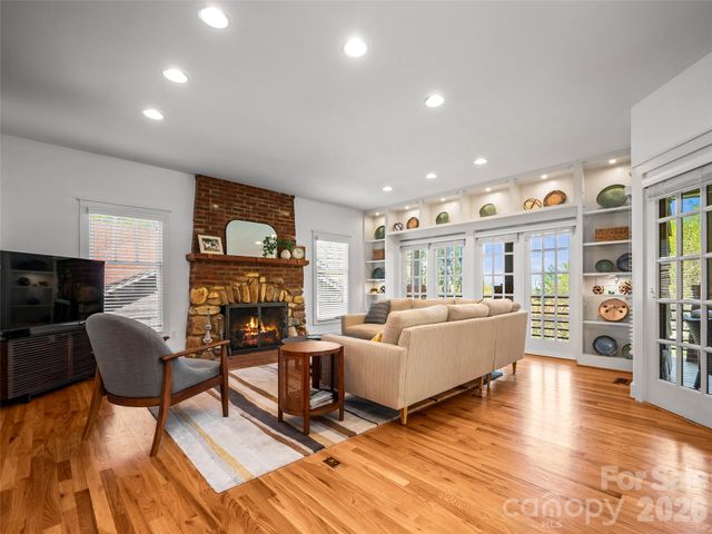 19 Lacoste Drive, Hendersonville, NC 28739