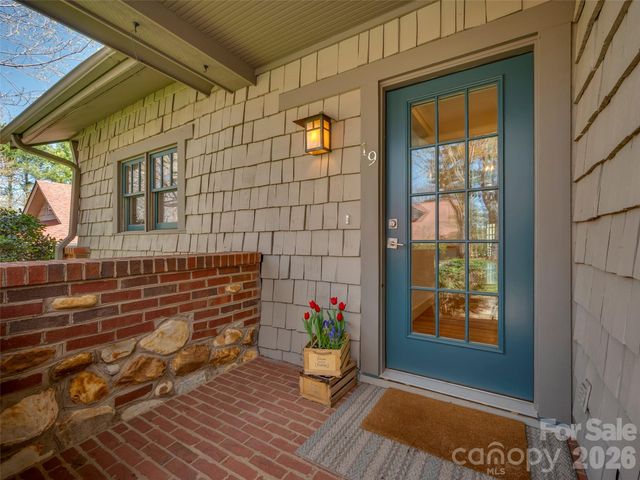 19 Lacoste Drive, Hendersonville, NC 28739