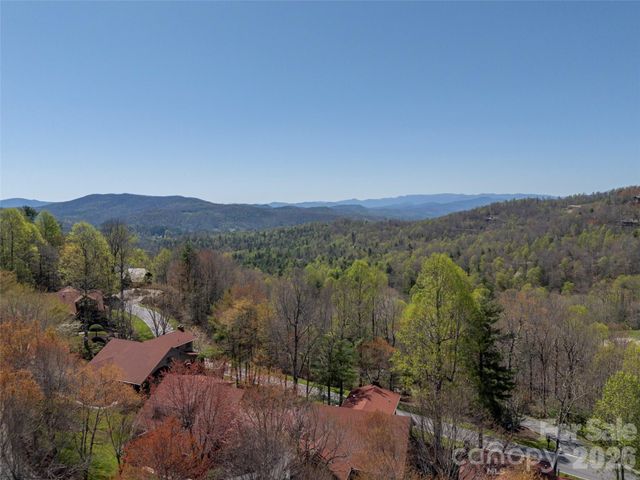 19 Lacoste Drive, Hendersonville, NC 28739
