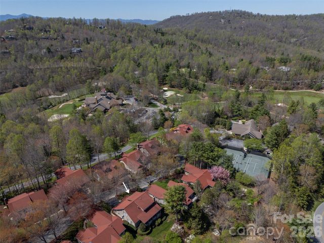 19 Lacoste Drive, Hendersonville, NC 28739