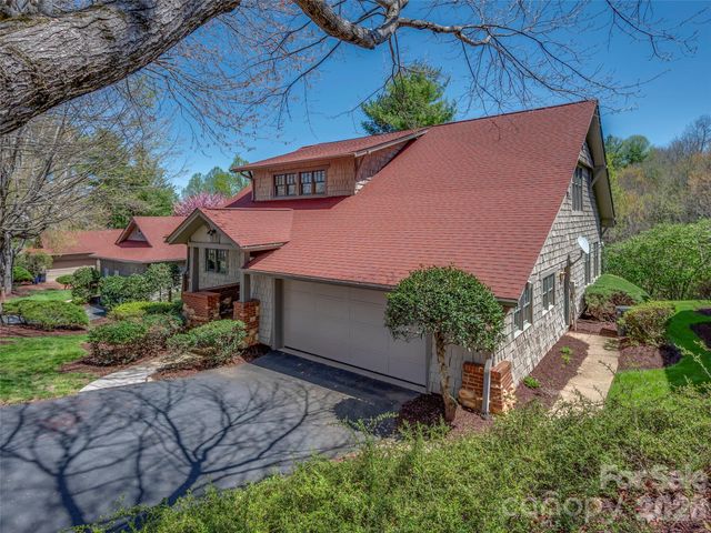 19 Lacoste Drive, Hendersonville, NC 28739