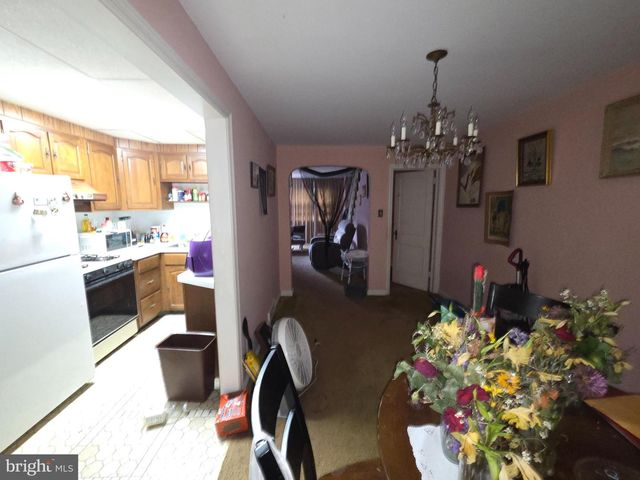 233 N BISHOP AVE, Clifton Heights, PA 19018