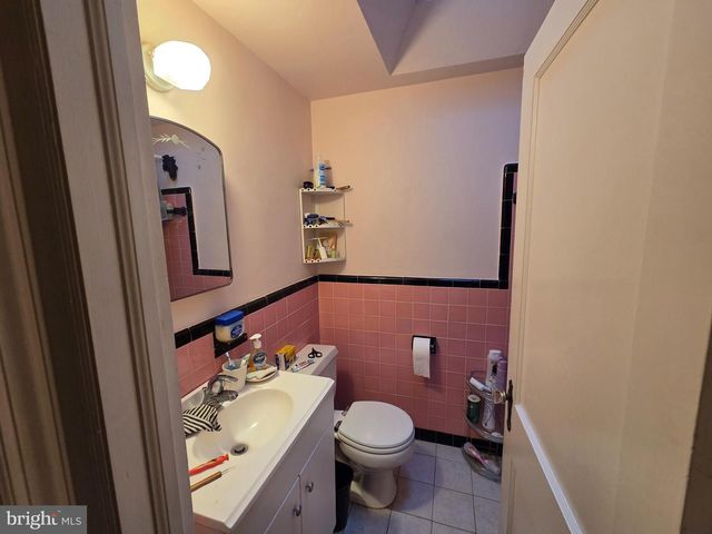 233 N BISHOP AVE, Clifton Heights, PA 19018