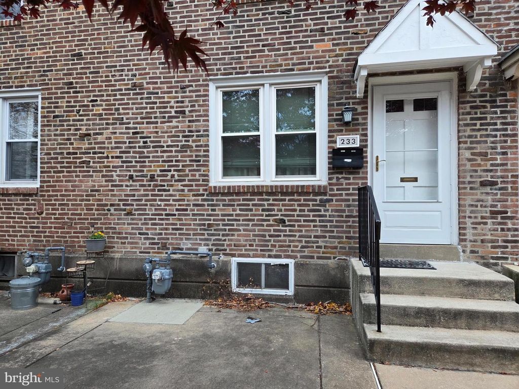 233 N BISHOP AVE, Clifton Heights, PA 19018