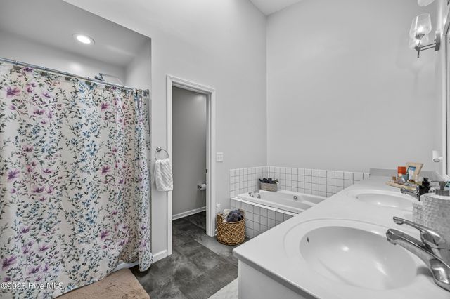 4138 Breezewood Drive Apt 201, Wilmington, NC 28412