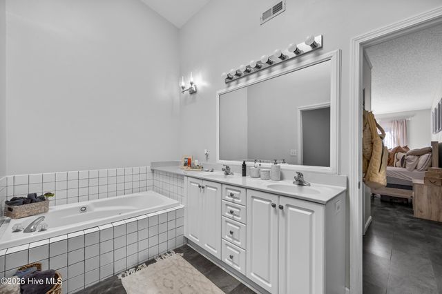 4138 Breezewood Drive Apt 201, Wilmington, NC 28412