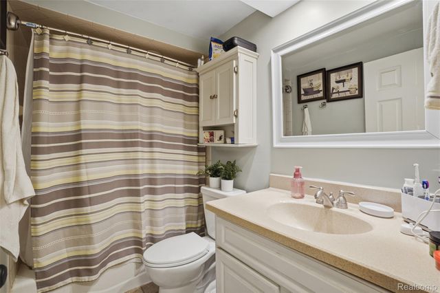 2478 Hiller Road, West Bloomfield Charter Township, MI 48324