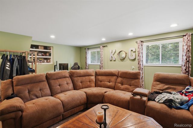 2478 Hiller Road, West Bloomfield Charter Township, MI 48324