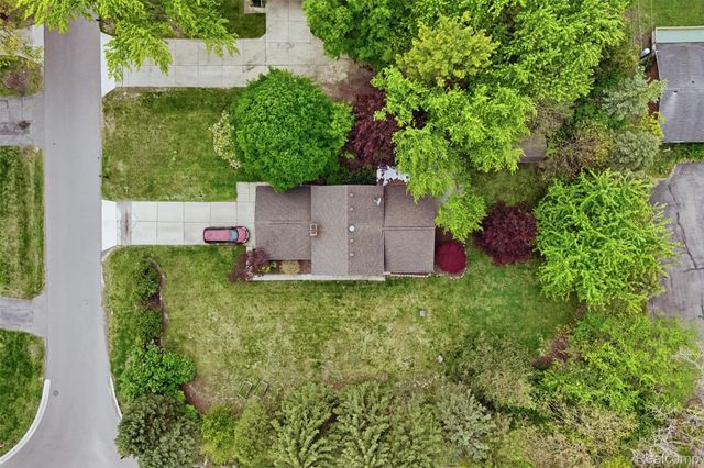 2478 Hiller Road, West Bloomfield Charter Township, MI 48324