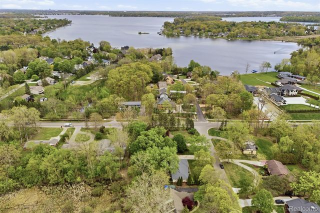 2478 Hiller Road, West Bloomfield Charter Township, MI 48324