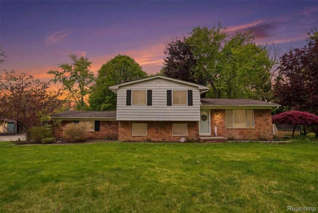 2478 Hiller Road, West Bloomfield Charter Township, MI 48324