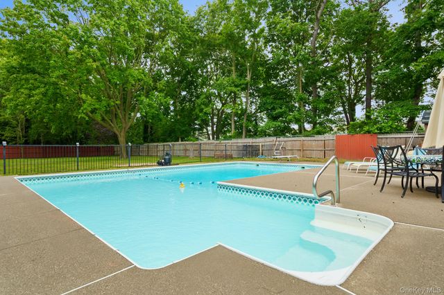 824 Lincoln Avenue, Bohemia, NY 11716