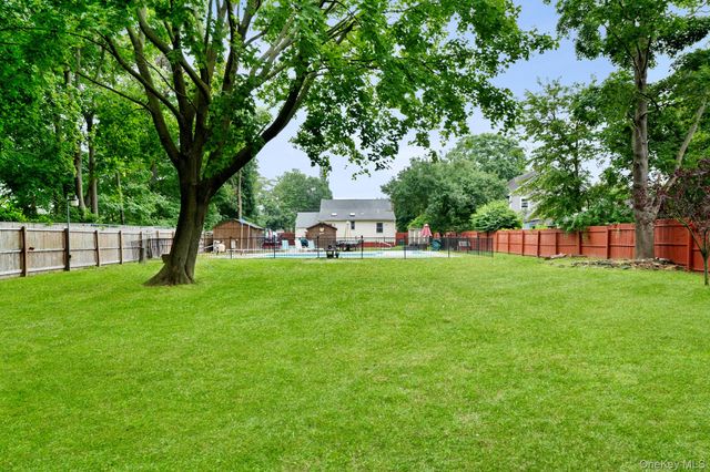 824 Lincoln Avenue, Bohemia, NY 11716