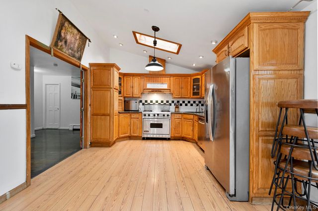 824 Lincoln Avenue, Bohemia, NY 11716