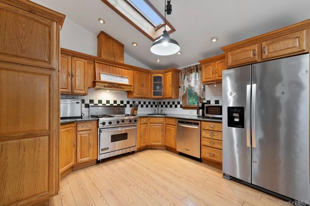 824 Lincoln Avenue, Bohemia, NY 11716