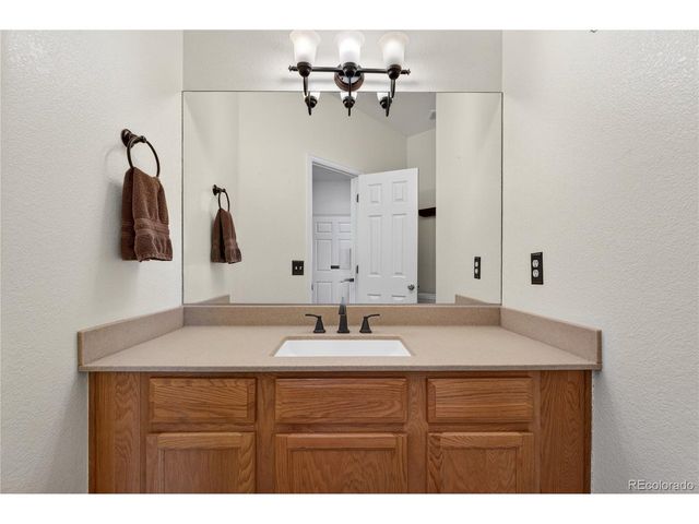 6047 S Ukraine St, Aurora, CO 80015