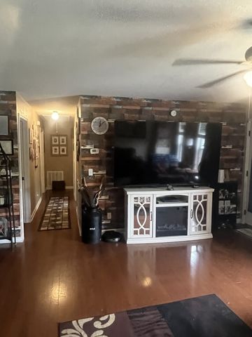 129 Clifton Rd, Lawrenceburg, TN 38464