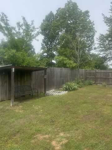 129 Clifton Rd, Lawrenceburg, TN 38464