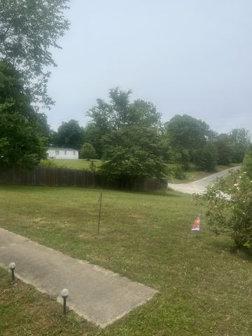 129 Clifton Rd, Lawrenceburg, TN 38464