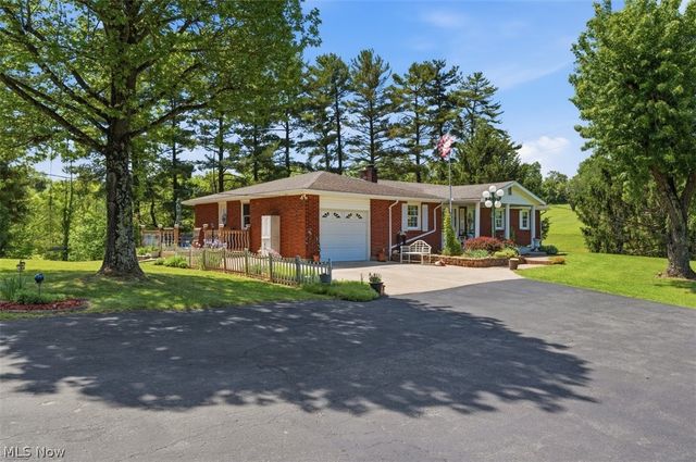800 Arends Ridge Road, Marietta, OH 45750