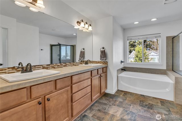 3924 Highlands Boulevard, Puyallup, WA 98372