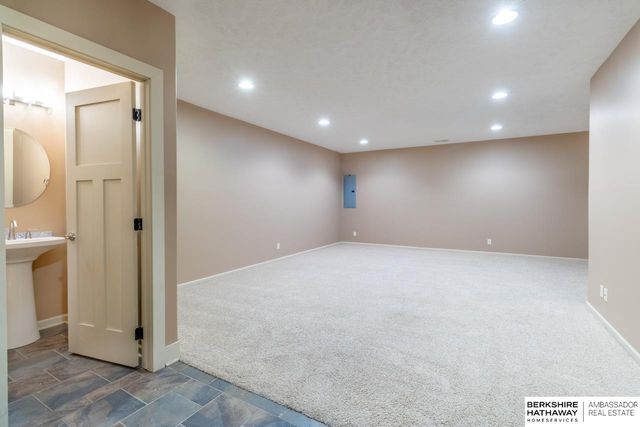 5138 Dodge Street, Omaha, NE 68132