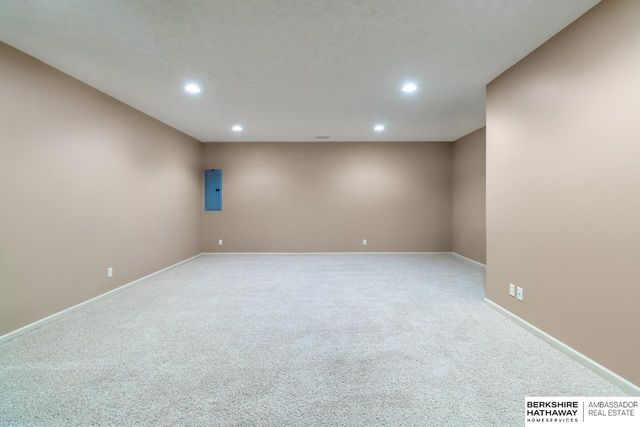 5138 Dodge Street, Omaha, NE 68132