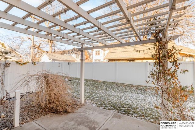 5138 Dodge Street, Omaha, NE 68132