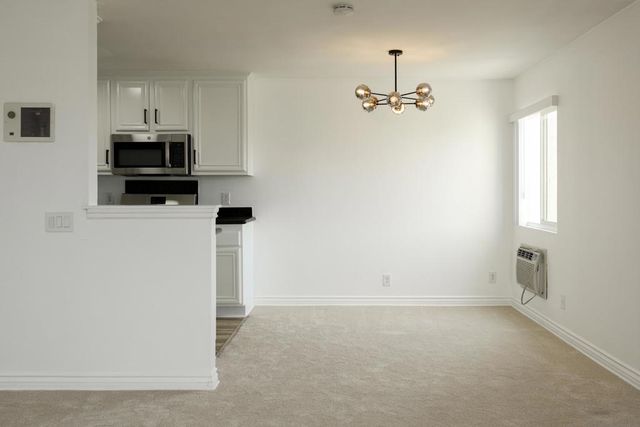 9949 Erma Rd 203, San Diego, CA 92131