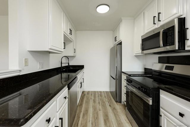 9949 Erma Rd 203, San Diego, CA 92131