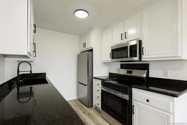 9949 Erma Rd 203, San Diego, CA 92131