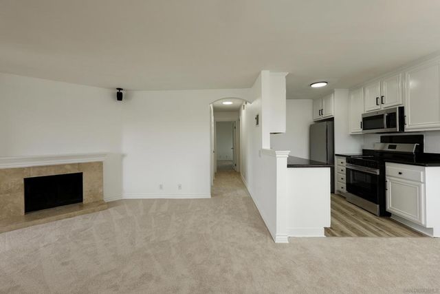 9949 Erma Rd 203, San Diego, CA 92131