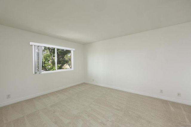 9949 Erma Rd 203, San Diego, CA 92131