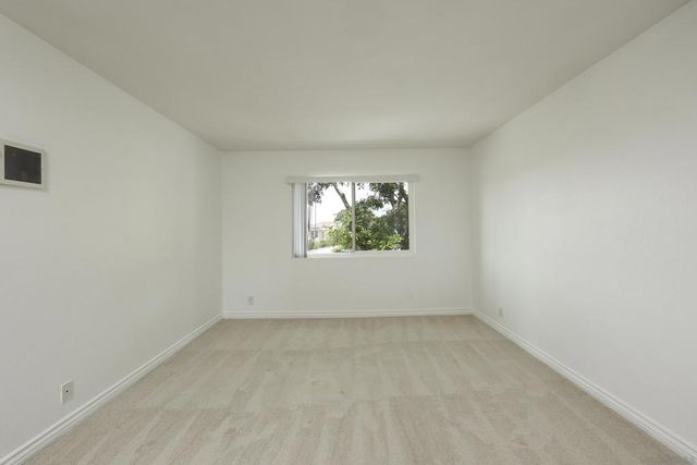 9949 Erma Rd 203, San Diego, CA 92131