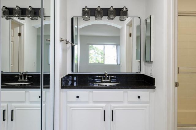 9949 Erma Rd 203, San Diego, CA 92131