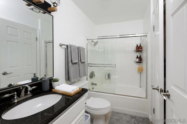 9949 Erma Rd 203, San Diego, CA 92131