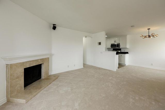 9949 Erma Rd 203, San Diego, CA 92131