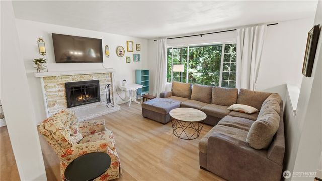 18427 Homeview Drive, Edmonds, WA 98026