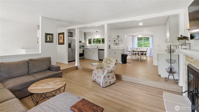 18427 Homeview Drive, Edmonds, WA 98026
