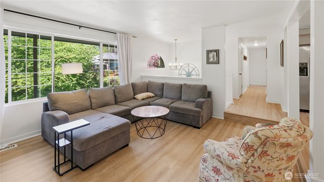 18427 Homeview Drive, Edmonds, WA 98026
