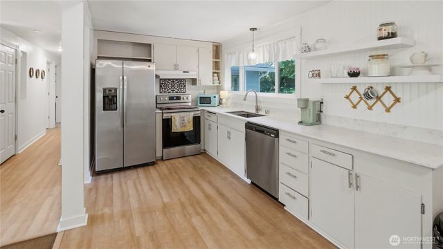 18427 Homeview Drive, Edmonds, WA 98026