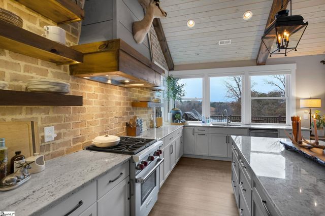 300 Lakecrest Drive, Greer, SC 29651