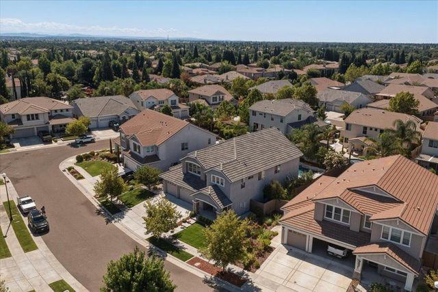 1080 Broken Spoke Ln, Roseville, CA 95747