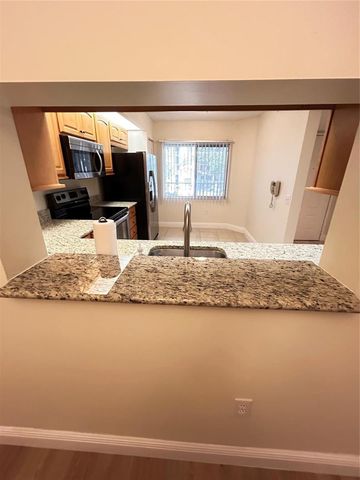 900 SW 142nd Avenue 202l, Pembroke Pines, FL 33027