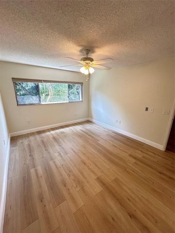900 SW 142nd Avenue 202l, Pembroke Pines, FL 33027