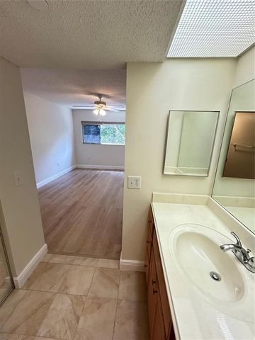 900 SW 142nd Avenue 202l, Pembroke Pines, FL 33027