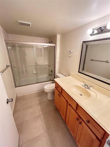 900 SW 142nd Avenue 202l, Pembroke Pines, FL 33027