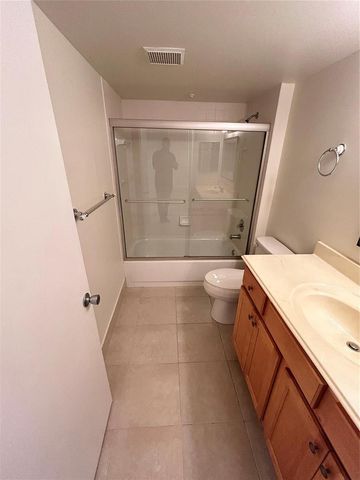 900 SW 142nd Avenue 202l, Pembroke Pines, FL 33027