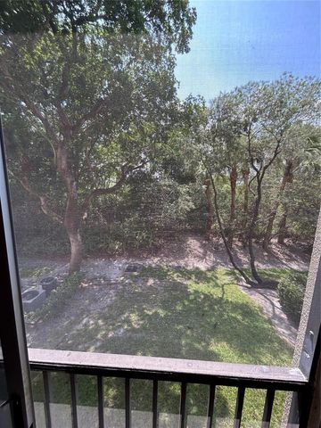 900 SW 142nd Avenue 202l, Pembroke Pines, FL 33027