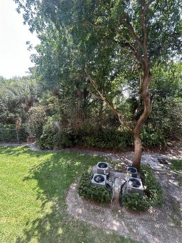 900 SW 142nd Avenue 202l, Pembroke Pines, FL 33027